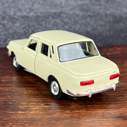 Wartburg Limousine Modellauto, weiß, 10cm lang, Aufziehfunktion, bewegliche Teile