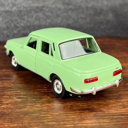 Wartburg Limousine Modellauto, grün, 10cm lang, Aufziehfunktion, bewegliche Teile